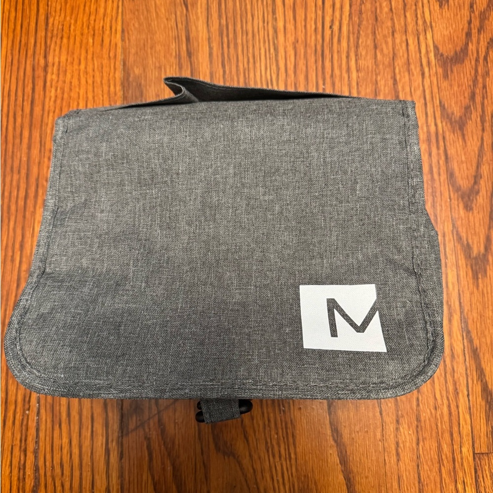 Modere Toiletry Bag Travel Bag with Hanging Hook for Women Makeup NWOT